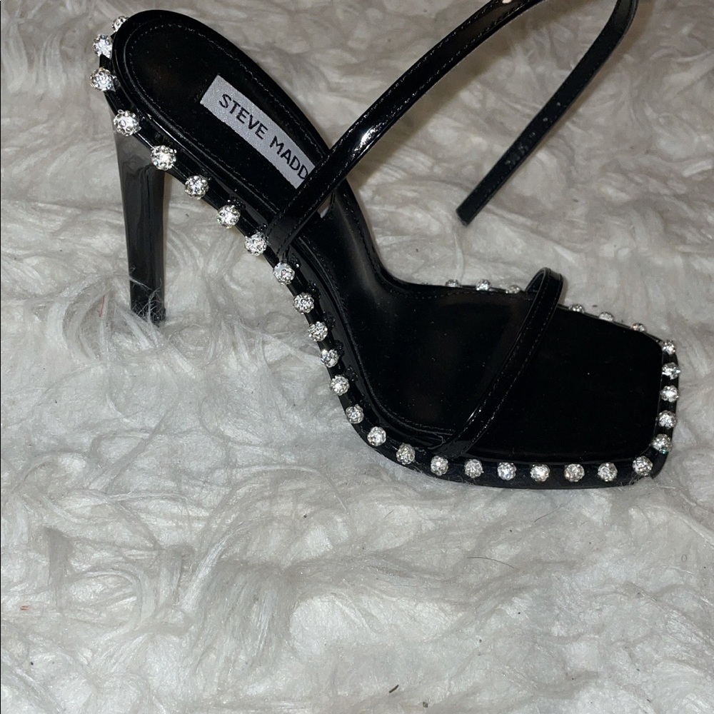 Super cute Steve Madden heels! Worn once ❤️